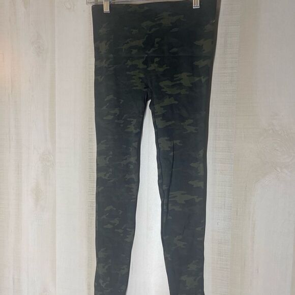 Spanx black green camouflage leggings, size medium - Picture 14 of 15